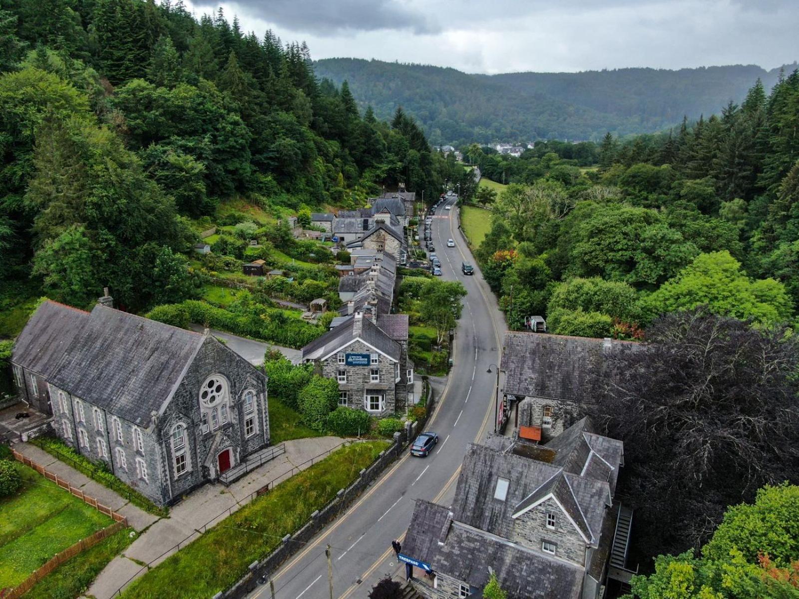 Base Camp Snowdonia, Gwersyll Cyntaf Eryri Hostel Betws-y-Coed Bagian luar foto